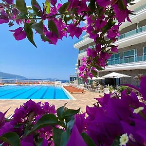 https://toto-residence-apartments-with-sea-view.albaniahotels.org